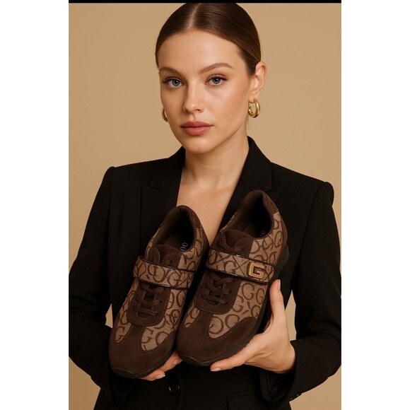 NWT Authentic Guess Women's Shoes Size 8.5 with Gold Metal Guess Monogram - Picture 1 of 12